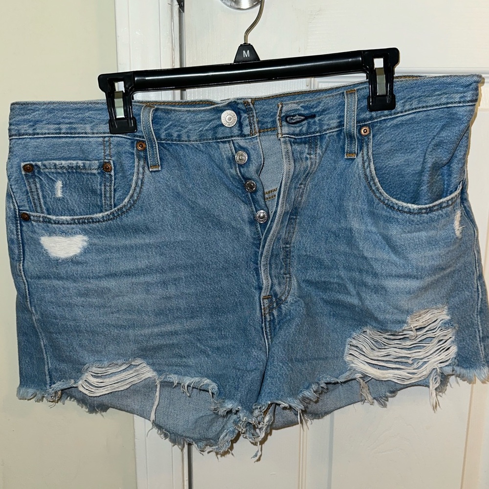 Levi’s 501 Original Cutoff Denim Shorts!!